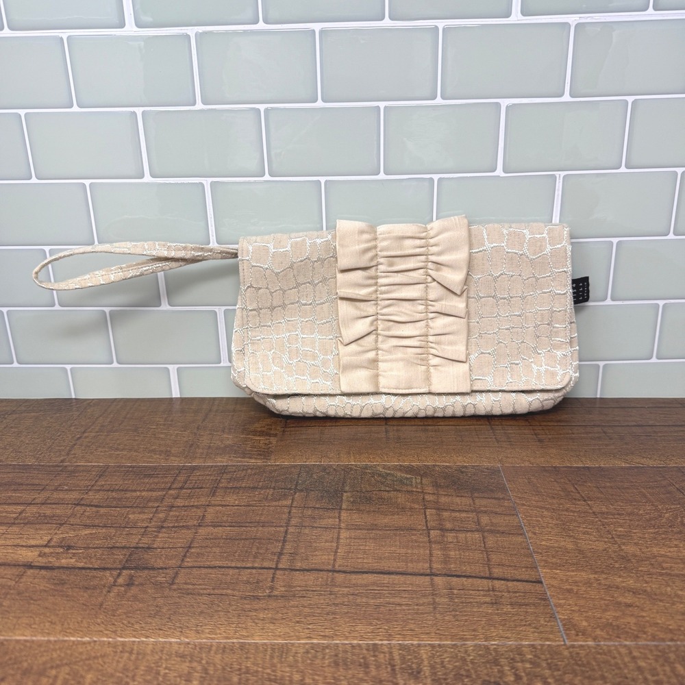 1154 Lill Studio Champagne Metallic Snake Ruffle Paisley Wristlet Clutch Bag